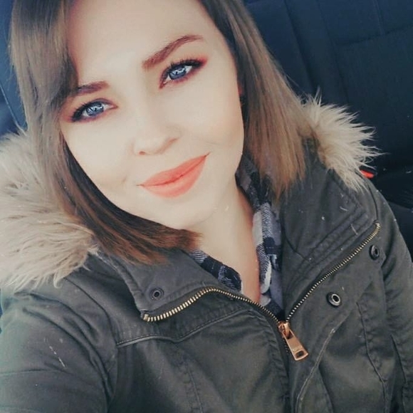 Nicole Drager - Poshmark Profile Picture of Nicole Drager (@nicole_mjgal69) on Poshmark