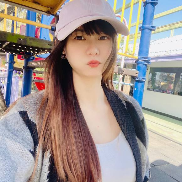 Profile Picture of Yu Chang (@s5318279) on Poshmark