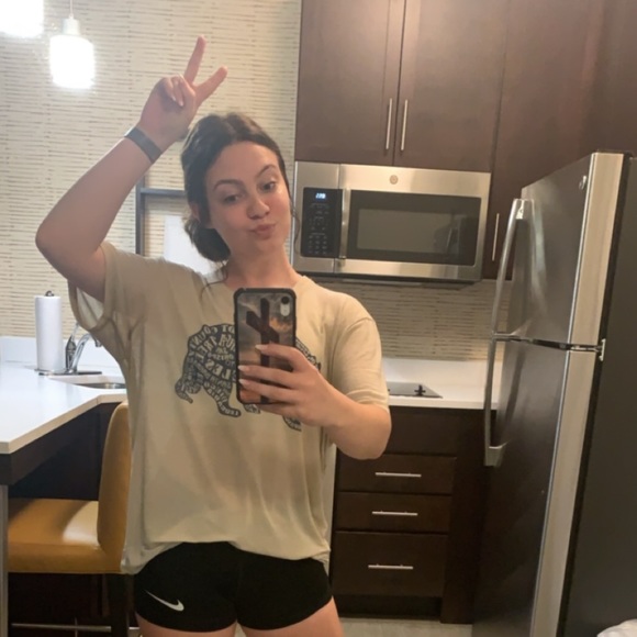 Profile Picture of Celeen Hill (@celeen39) on Poshmark