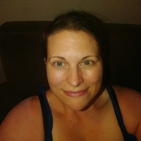 Profile Picture of Stephanie Schramm (@azciv) on Poshmark