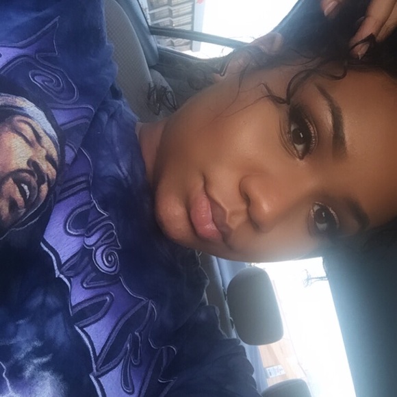 Profile Picture of Kerianne Jean-jacques (@keriannejj) on Poshmark