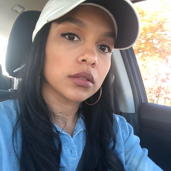 Profile Picture of Amanda Beard (@amandabeard548) on Poshmark