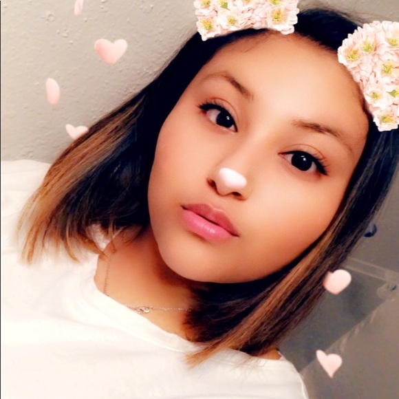 Profile Picture of Angelica Beltran (@helica1323) on Poshmark