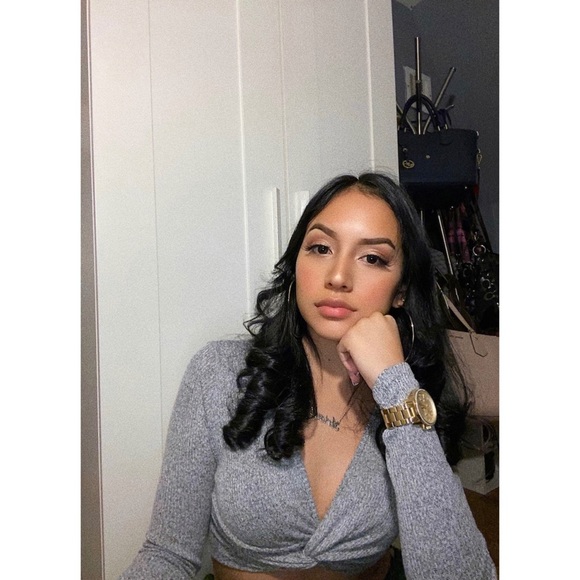 Profile Picture of Ariana Ranilla (@aranilla99) on Poshmark