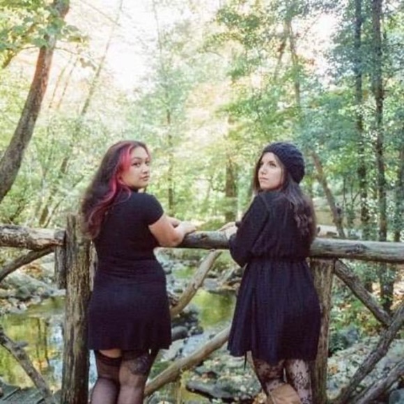 Profile Picture of Angela Mazzoli (@angelamazzoli) on Poshmark