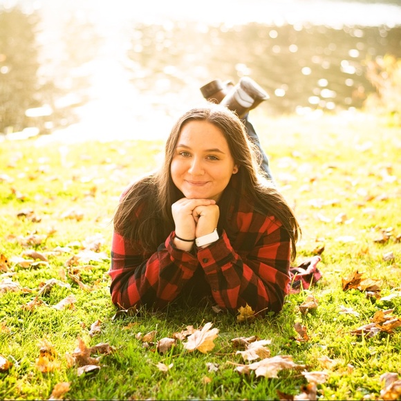 Profile Picture of Haley Archer (@hrarcher) on Poshmark