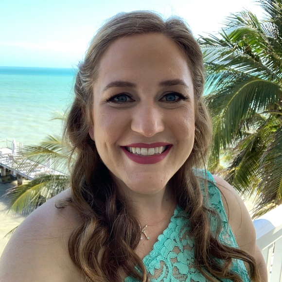 Profile Picture of Kelly Niland (@kellyniland19) on Poshmark