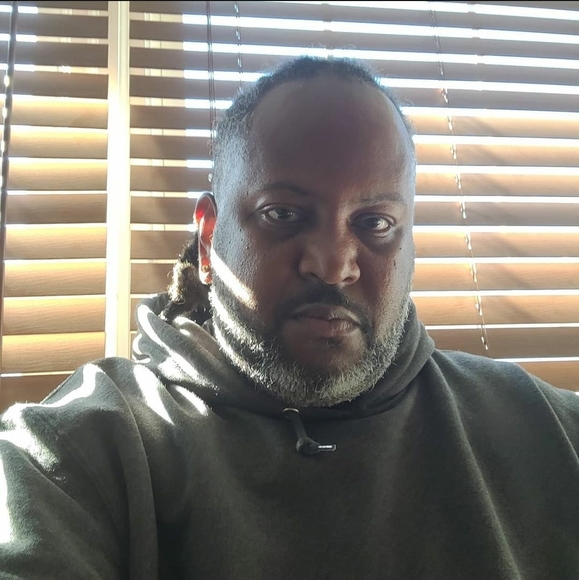 Profile Picture of Keith Davis (@kebo127) on Poshmark