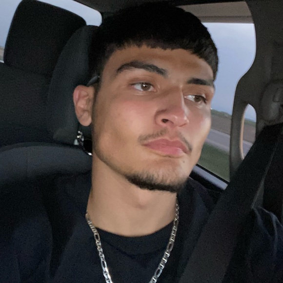 Profile Picture of Antonio Guerrero (@antoniog3702) on Poshmark