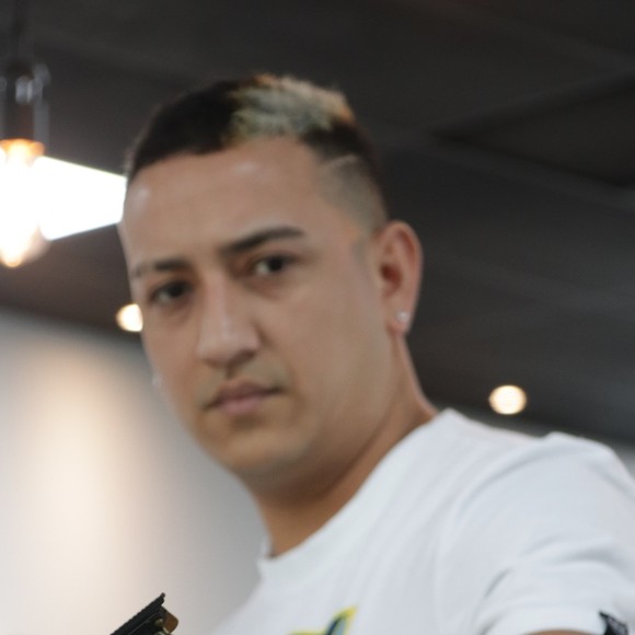 Profile Picture of Edwin Chourio (@cobrabarber) on Poshmark