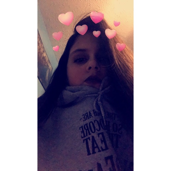 Profile Picture of Haley Onesko (@haley__2021) on Poshmark