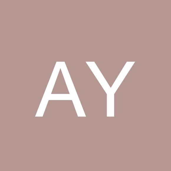 Profile Picture of Asiteyyyy Y (@sryiii) on Poshmark