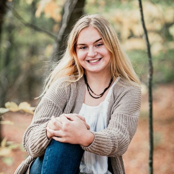 Profile Picture of Alexus Booth (@alexus_s) on Poshmark