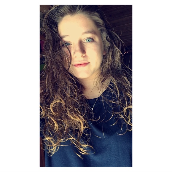 Profile Picture of Taylor Jaeger (@taylormj99) on Poshmark