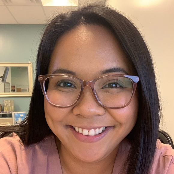 Profile Picture of Nadine Andrada (@anc92) on Poshmark