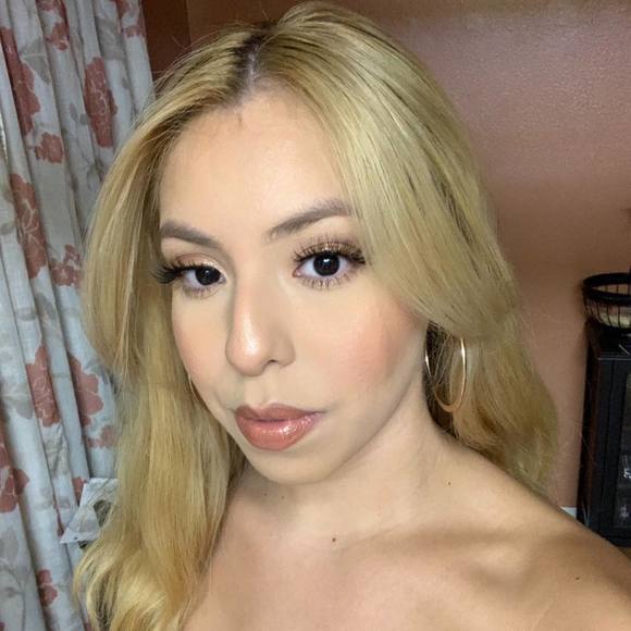 Profile Picture of Anaid Reyes (@dianabackwardz) on Poshmark