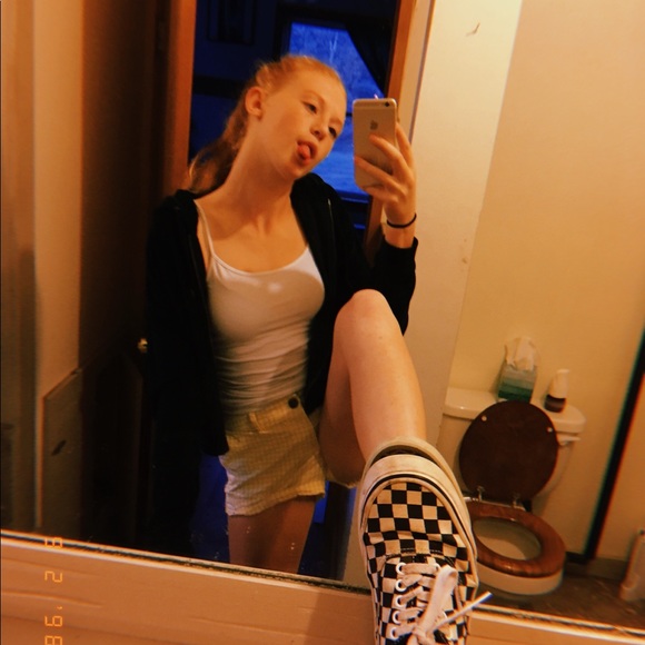 Profile Picture of Alaina Wilkins (@alainawilkins) on Poshmark