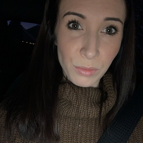 Profile Picture of Savannah Levell (@savannahlevell) on Poshmark