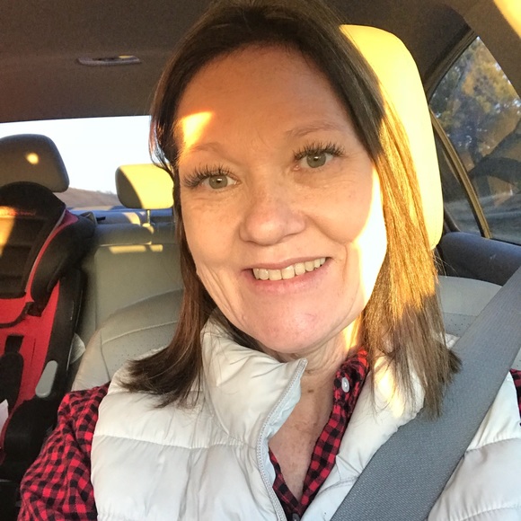 Profile Picture of Kristi Giles (@gilesk111) on Poshmark