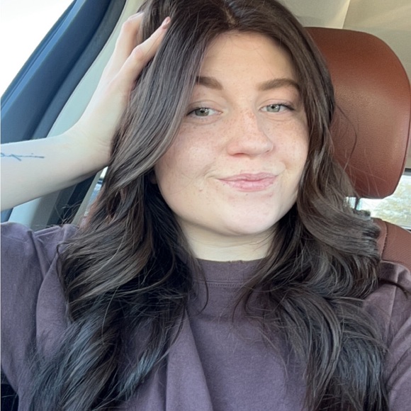 Profile Picture of Kaylee Frevert (@kayleefrevert) on Poshmark