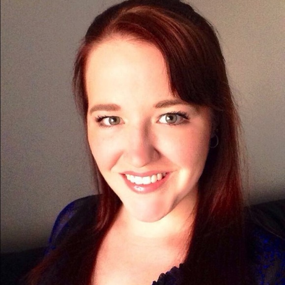 Profile Picture of Lindsay Eveler (@nmorse87) on Poshmark