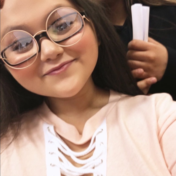 Profile Picture of Alyssa Huron (@alyssahuron09) on Poshmark