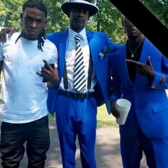 Profile Picture of Pat Walls (@jonw662) on Poshmark