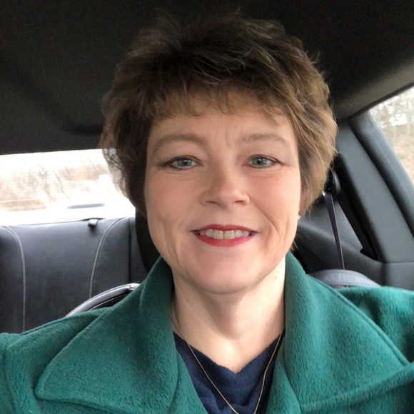 Profile Picture of Robin Mccreary (@rmccreary) on Poshmark