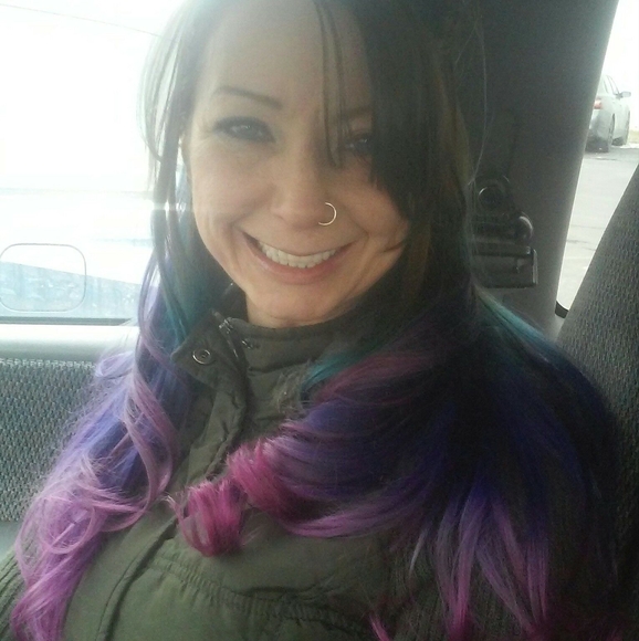 Profile Picture of Dawn Ross (@dempsey423) on Poshmark