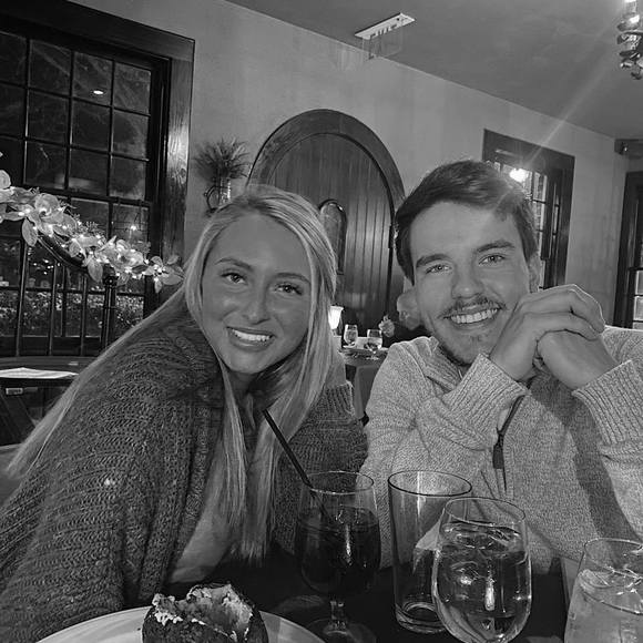 Profile Picture of Katelyn Cummings (@katelyn_352) on Poshmark