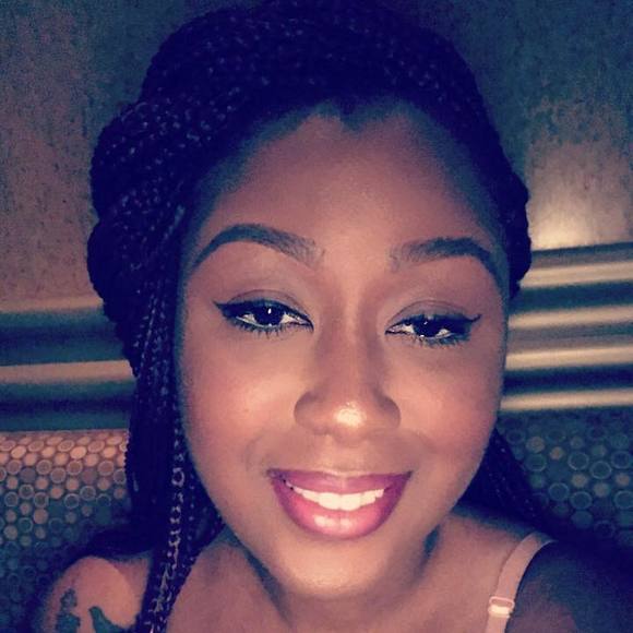 Profile Picture of Claudia Lal (@lolo_co99) on Poshmark