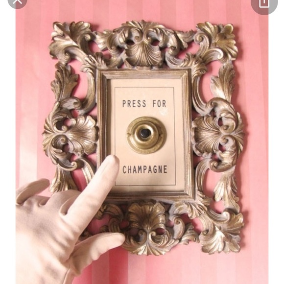 Profile Picture of Carrie Cybak (@lolasluxury) on Poshmark