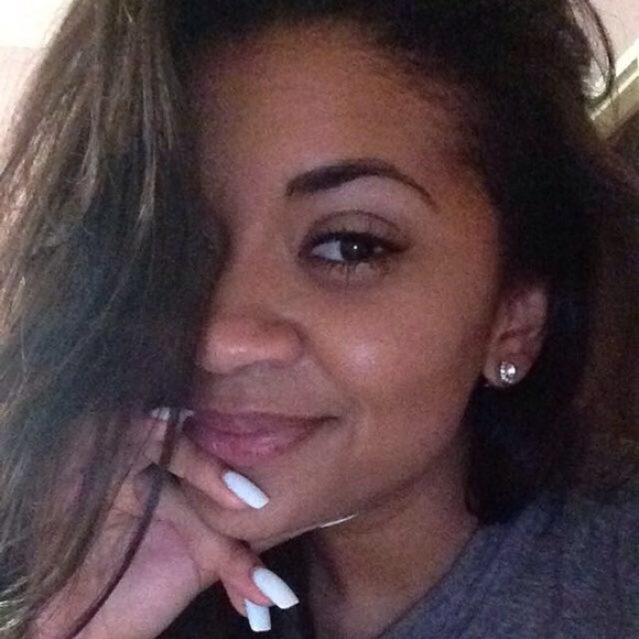 Profile Picture of Shawna Lanier (@slanier3) on Poshmark