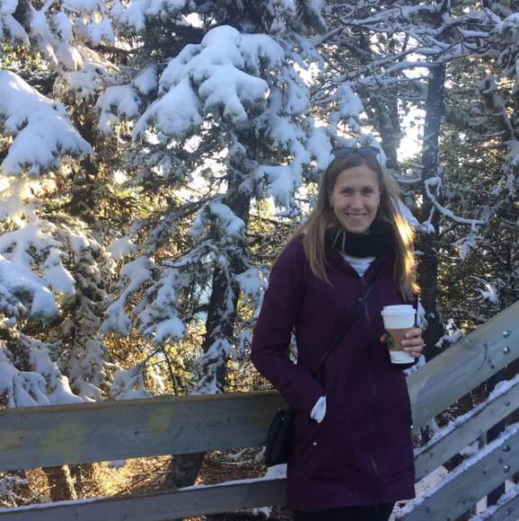 Profile Picture of Alexa Berton (@alexaberton) on Poshmark