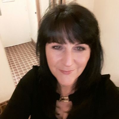 Profile Picture of Julia Swindle (@juliaswindle) on Twitter