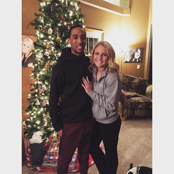 Profile Picture of Natalie Larrabee (@natalielarrabee) on Poshmark