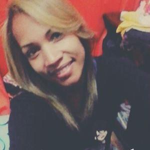 Profile Picture of Carly Bone (@carliamyflor) on Twitter