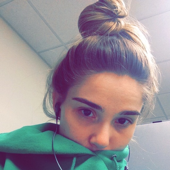 Profile Picture of Anna maria Gilbertson (@anna06maria) on Poshmark