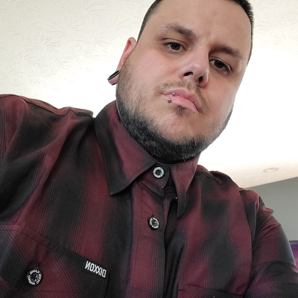 Profile Picture of Tyler Cruse (@tylercruse) on Poshmark