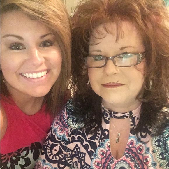 Profile Picture of Lynn Dungan (@lynebabe2) on Poshmark