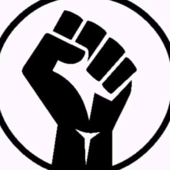 Profile Picture of Brianna Pearce (@pearcebri) on Poshmark