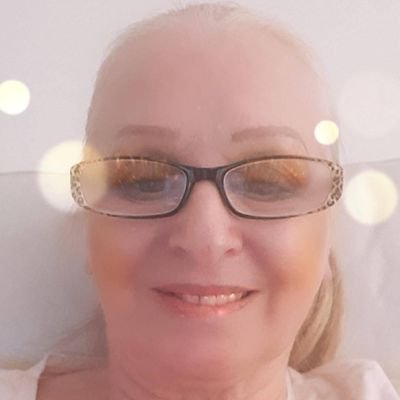 Profile Picture of Julie Harden (@junooboo) on Twitter