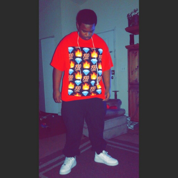 Profile Picture of Christopher Ferguson (@ferg2000) on Poshmark