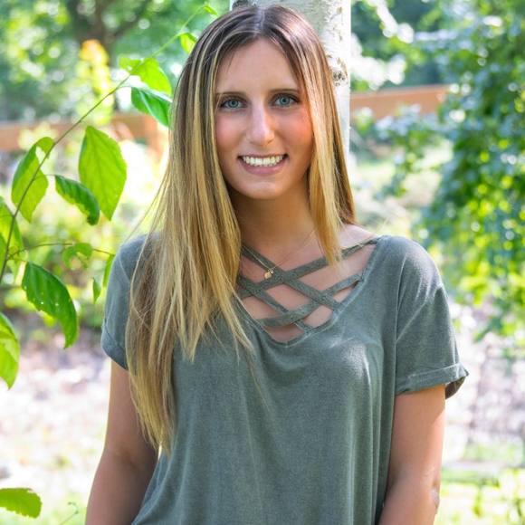 Profile Picture of Julia Fothergill (@juliafothergill) on Poshmark