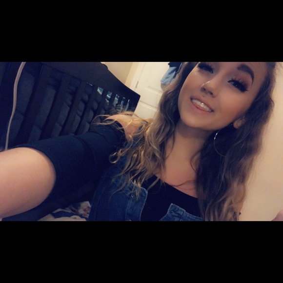 Profile Picture of Jessica Ortlepp (@ortljess14) on Poshmark