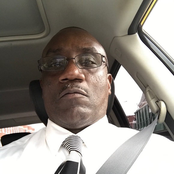 Rob Holley - Poshmark Profile Picture of Rob Holley (@job2310) on Poshmark