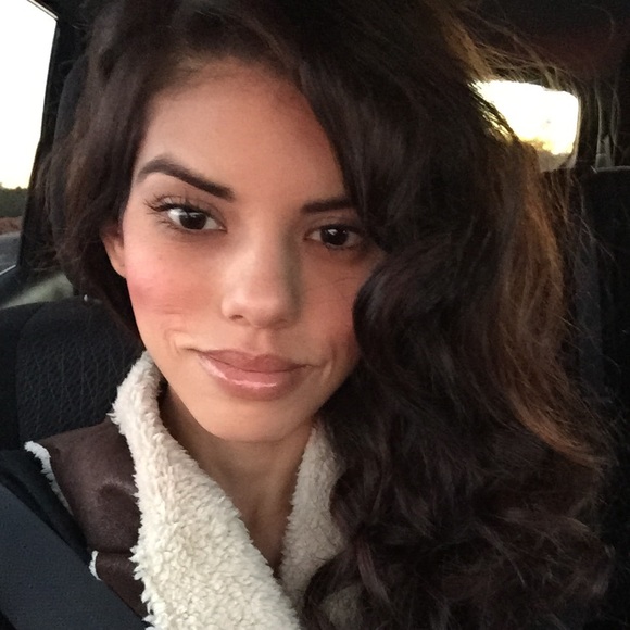 Profile Picture of Julie Deconcini (@deconj) on Poshmark