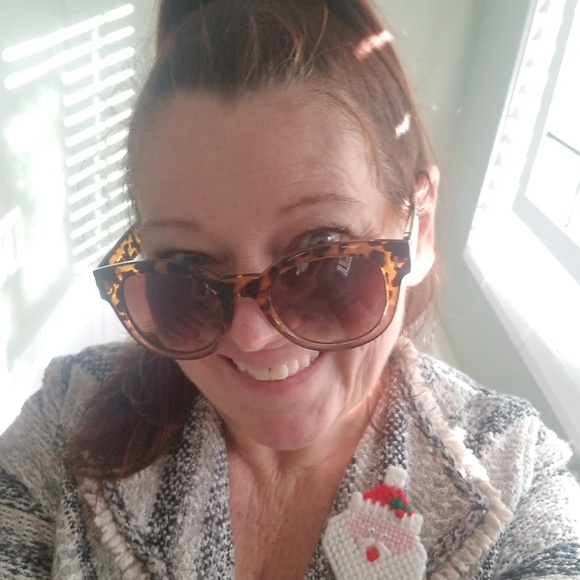 Profile Picture of Barbara Ennenga (@bennenga) on Poshmark