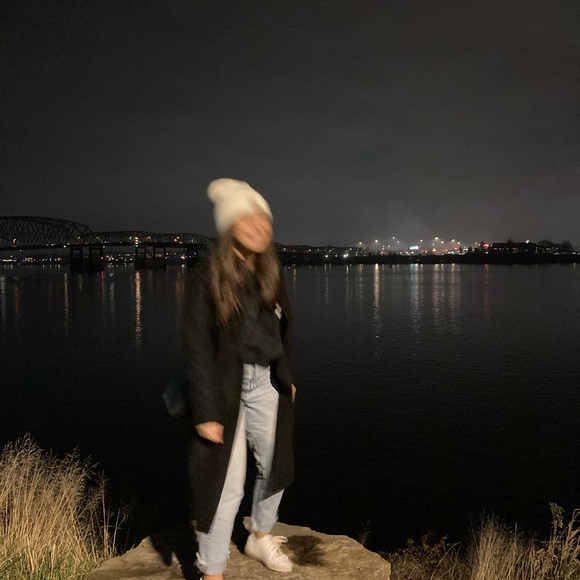 Profile Picture of Alika Shevchuk (@alikaas) on Poshmark