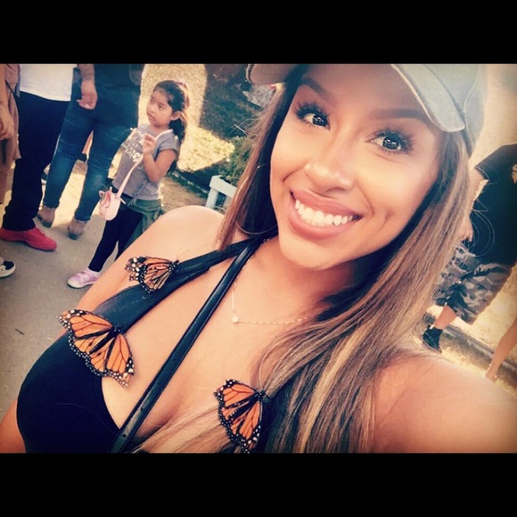 Profile Picture of Celia Samarripa (@celiasam123) on Poshmark